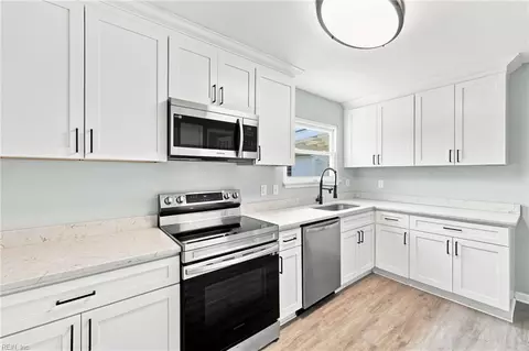 Kitchen - 108 Santa Clara Dr, Hampton, VA 23666 photo 3 of 3