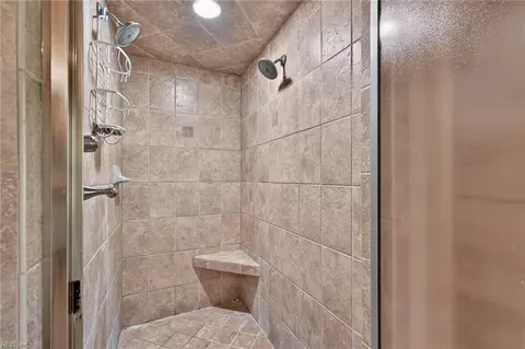 Bath - 11161 Comet Rd, Smithfield, VA 23430 photo 3 of 5
