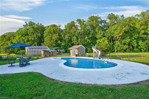 Exterior - 11161 Comet Rd, Smithfield, VA 23430 photo 5 of 17
