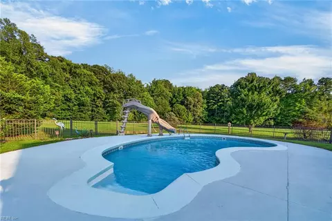 Exterior - 11161 Comet Rd, Smithfield, VA 23430 photo 4 of 17