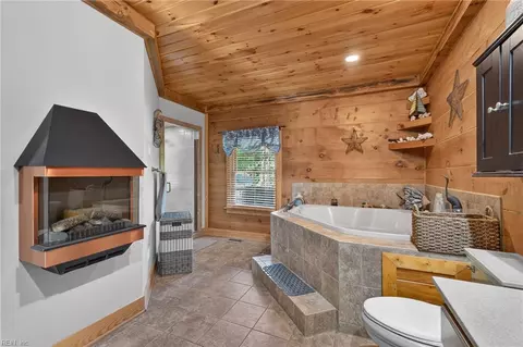 Bath - 11161 Comet Rd, Smithfield, VA 23430 photo 2 of 5