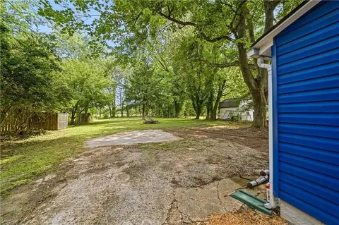 Exterior - 8 Mcdonald Rd, Hampton, VA 23669 photo 3 of 6