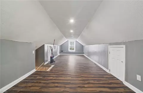 Entry Way - 8 Mcdonald Rd, Hampton, VA 23669 photo 7 of 8