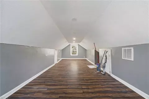 Entry Way - 8 Mcdonald Rd, Hampton, VA 23669 photo 8 of 8