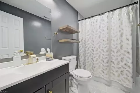 Bath - 8 Mcdonald Rd, Hampton, VA 23669 photo 1 of 2