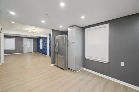 Entry Way - 8 Mcdonald Rd, Hampton, VA 23669 photo 3 of 8