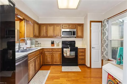 Kitchen - 3834 Whitechapel Arch Arch, Chesapeake, VA 23321 photo 1 of 2