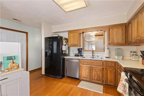 Kitchen - 3834 Whitechapel Arch Arch, Chesapeake, VA 23321 photo 2 of 2