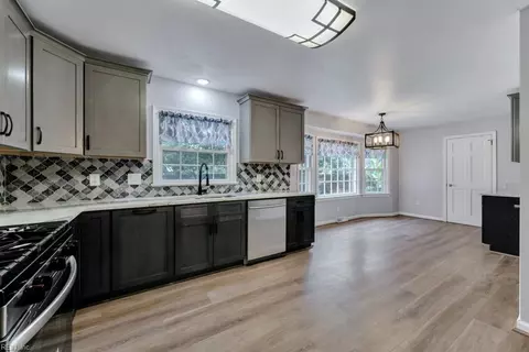 Kitchen - 3316 Mapleton Cres, Chesapeake, VA 23321 photo 4 of 4