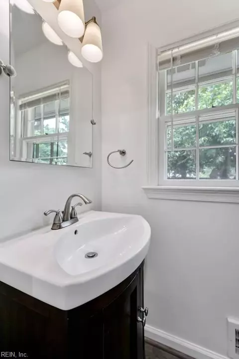 Bath - 3316 Mapleton Cres, Chesapeake, VA 23321 photo 3 of 4