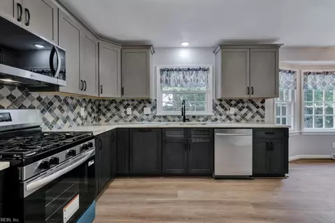 Kitchen - 3316 Mapleton Cres, Chesapeake, VA 23321 photo 3 of 4