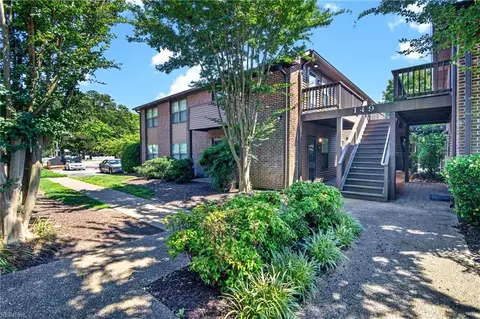 149 Windsor Castle Dr #E, Newport News, VA 23608