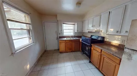 Entry Way - 1252 Norview Ave, Norfolk, VA 23513 photo 1 of 6