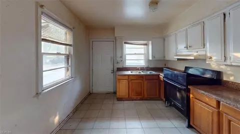 Entry Way - 1252 Norview Ave, Norfolk, VA 23513 photo 5 of 6