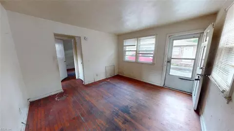 Living - 1252 Norview Ave, Norfolk, VA 23513 photo 1 of 2