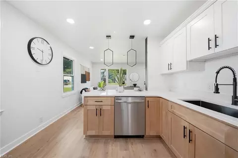 Kitchen - 1528 Morgan Dr, Hampton, VA 23663 photo 2 of 3