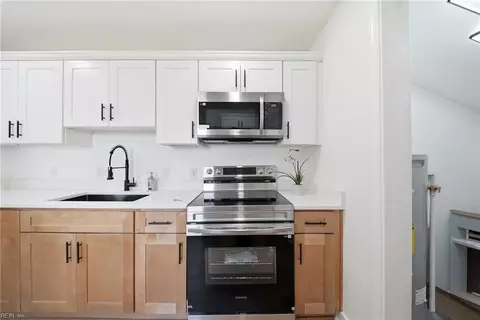 Kitchen - 1528 Morgan Dr, Hampton, VA 23663 photo 3 of 3