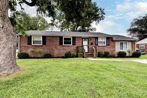 Exterior - 1926 Demetro Dr, Hampton, VA 23663 photo 2 of 9