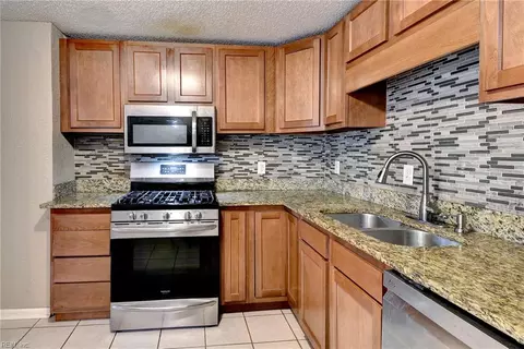 Kitchen - 1926 Demetro Dr, Hampton, VA 23663 photo 4 of 4