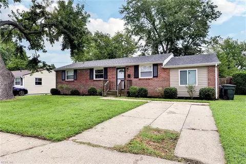 Exterior - 1926 Demetro Dr, Hampton, VA 23663 photo 3 of 9