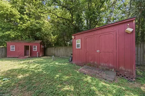 Exterior - 4141 3rd St, Chesapeake, VA 23324 photo 5 of 6