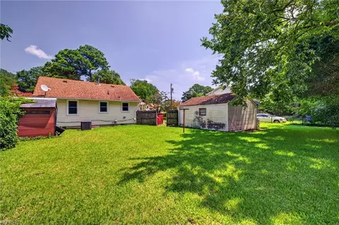 Exterior - 2425 Grandy Ave, Norfolk, VA 23509 photo 6 of 7