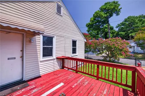 Exterior - 2425 Grandy Ave, Norfolk, VA 23509 photo 3 of 7