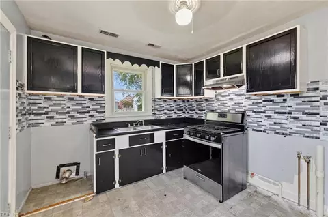 Kitchen - 2425 Grandy Ave, Norfolk, VA 23509 photo 2 of 3