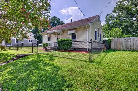 Exterior - 2425 Grandy Ave, Norfolk, VA 23509 photo 2 of 7
