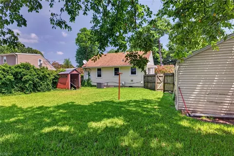 Exterior - 2425 Grandy Ave, Norfolk, VA 23509 photo 5 of 7