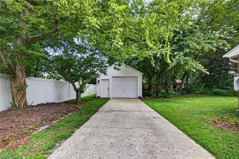 Exterior - 4004 Oak Dr, Chesapeake, VA 23321 photo 2 of 5