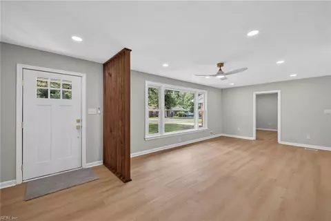 Living - 4004 Oak Dr, Chesapeake, VA 23321 photo 2 of 4