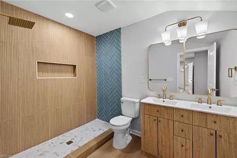 Bath - 4004 Oak Dr, Chesapeake, VA 23321 photo 2 of 2
