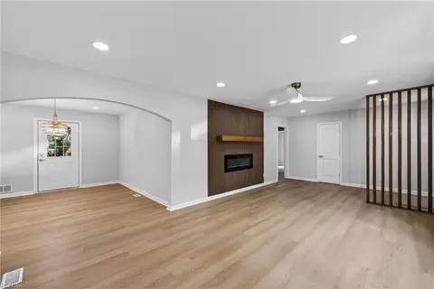 Living - 4004 Oak Dr, Chesapeake, VA 23321 photo 4 of 4