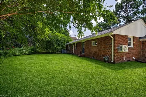 Exterior - 4004 Oak Dr, Chesapeake, VA 23321 photo 5 of 5
