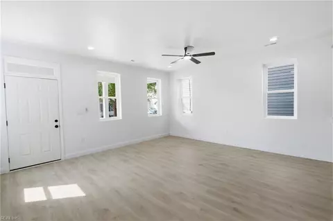 Living - 746 Johnson Ave, Norfolk, VA 23504 photo 1 of 2