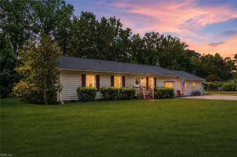209 Oak Point Dr, Yorktown, VA 23692