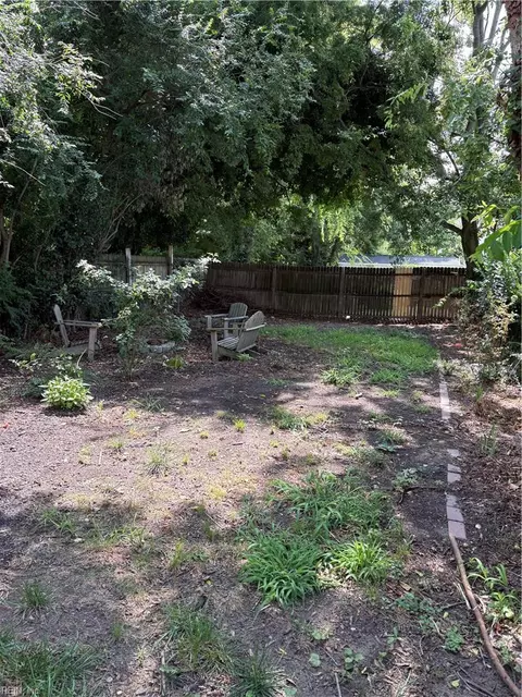 Exterior - 904 N Mallory St, Hampton, VA 23663 photo 5 of 6