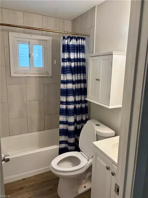 Bath - 904 N Mallory St, Hampton, VA 23663 photo 1 of 2