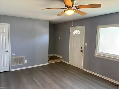 Living - 904 N Mallory St, Hampton, VA 23663 photo 1 of 2
