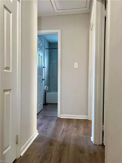 Entry Way - 904 N Mallory St, Hampton, VA 23663 photo 1 of 2
