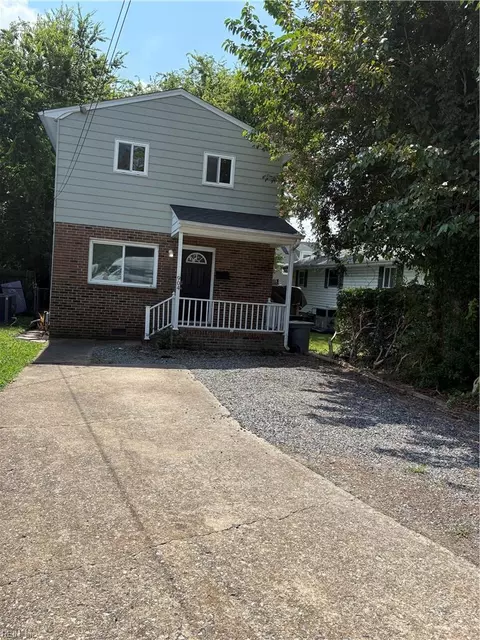 Exterior - 904 N Mallory St, Hampton, VA 23663 photo 2 of 6