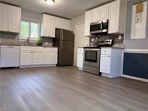 Kitchen - 904 N Mallory St, Hampton, VA 23663 photo 2 of 3