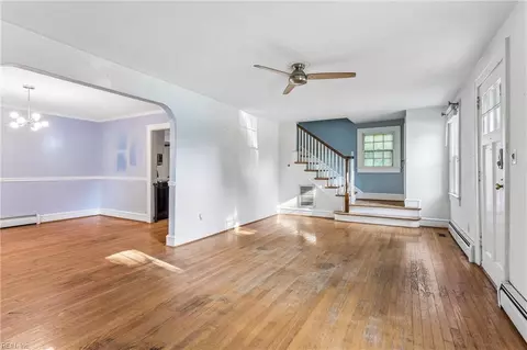 Living - 131 Shenandoah Rd, Hampton, VA 23661 photo 4 of 8