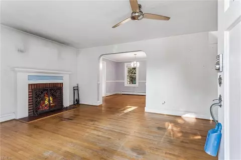 Living - 131 Shenandoah Rd, Hampton, VA 23661 photo 1 of 8