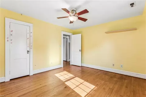 Bedroom - 131 Shenandoah Rd, Hampton, VA 23661 photo 2 of 9