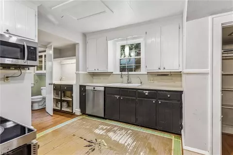 Kitchen - 131 Shenandoah Rd, Hampton, VA 23661 photo 1 of 5
