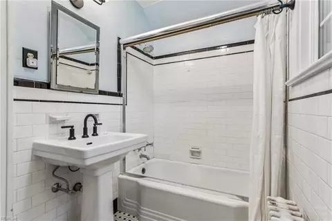 Bath - 131 Shenandoah Rd, Hampton, VA 23661 photo 2 of 4