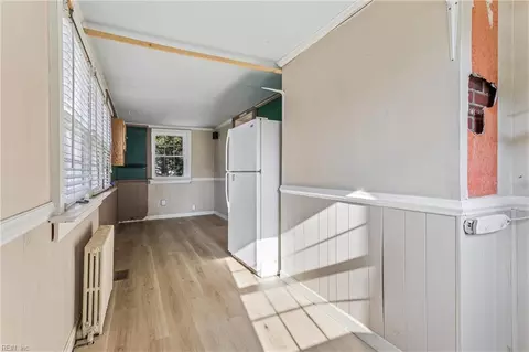 Entry Way - 131 Shenandoah Rd, Hampton, VA 23661 photo 2 of 4