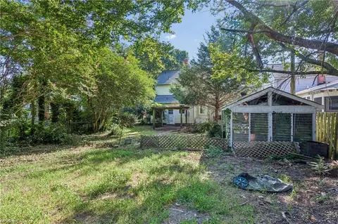 Exterior - 131 Shenandoah Rd, Hampton, VA 23661 photo 9 of 12